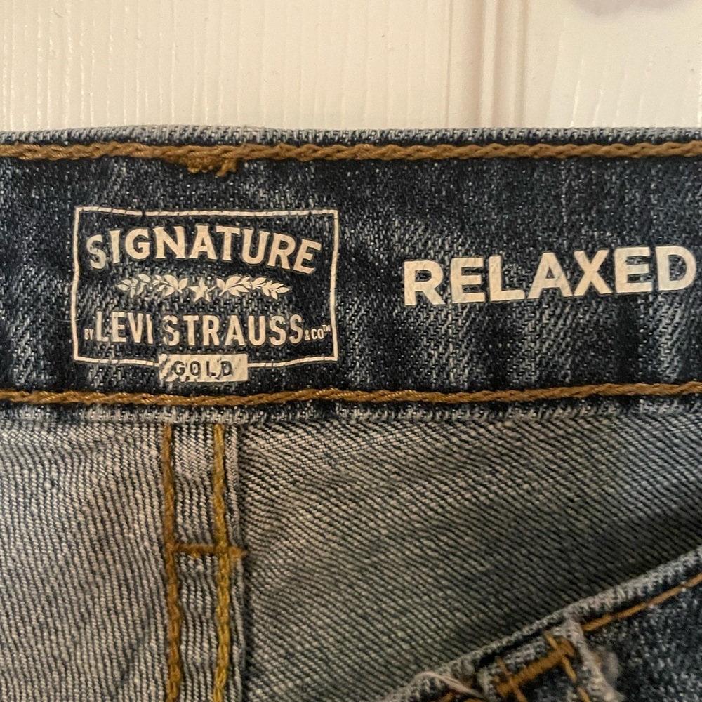 Levi’s - Picture 2 of 3